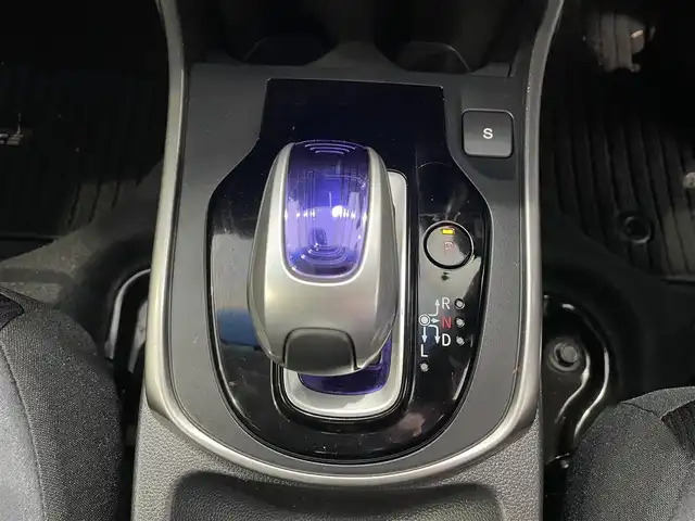 ホンダ グレイス ハイブリッド LX 沖縄県 2014(平26)年 6.7万km ホワイトオーキッドパール (株)IDOMが運営する【じしゃロンOO店】の自社ローン専用車両になりますこちらは現金またはオートローンご利用時の価格です。自社ローンご希望の方は別途その旨お申付け下さい/・プッシュスタート　/・ナビ　/・ＴＶ　/・バックカメラ　/・Ｂｌｕｅｔｏｏｔｈ接続　/・ＥＴＣ　/・クルーズコントロール　/・純正フロアマット　/・横すべり防止装置　/・スマートキー　/・パワーステアリング
