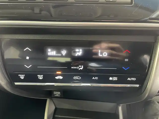 ホンダ グレイス ハイブリッド LX 沖縄県 2014(平26)年 6.7万km ホワイトオーキッドパール (株)IDOMが運営する【じしゃロンOO店】の自社ローン専用車両になりますこちらは現金またはオートローンご利用時の価格です。自社ローンご希望の方は別途その旨お申付け下さい/・プッシュスタート　/・ナビ　/・ＴＶ　/・バックカメラ　/・Ｂｌｕｅｔｏｏｔｈ接続　/・ＥＴＣ　/・クルーズコントロール　/・純正フロアマット　/・横すべり防止装置　/・スマートキー　/・パワーステアリング