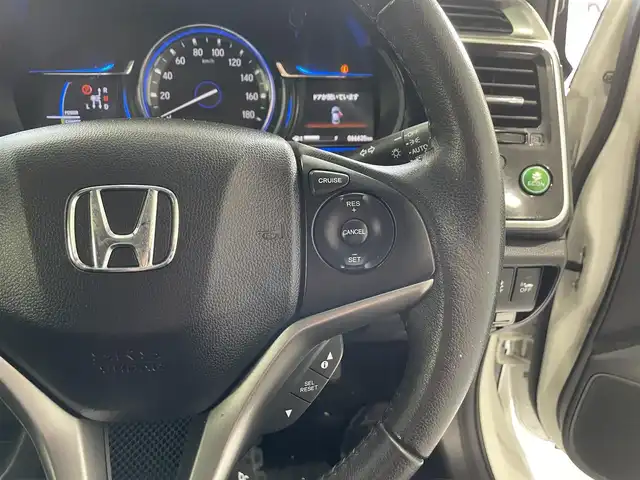 ホンダ グレイス ハイブリッド LX 沖縄県 2014(平26)年 6.7万km ホワイトオーキッドパール (株)IDOMが運営する【じしゃロンOO店】の自社ローン専用車両になりますこちらは現金またはオートローンご利用時の価格です。自社ローンご希望の方は別途その旨お申付け下さい/・プッシュスタート　/・ナビ　/・ＴＶ　/・バックカメラ　/・Ｂｌｕｅｔｏｏｔｈ接続　/・ＥＴＣ　/・クルーズコントロール　/・純正フロアマット　/・横すべり防止装置　/・スマートキー　/・パワーステアリング