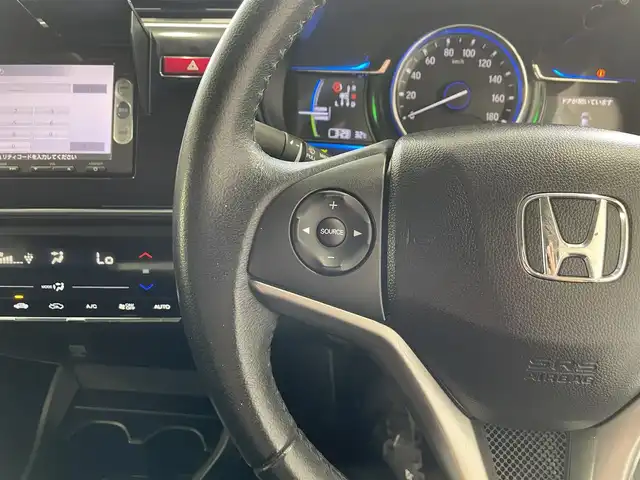 ホンダ グレイス ハイブリッド LX 沖縄県 2014(平26)年 6.7万km ホワイトオーキッドパール (株)IDOMが運営する【じしゃロンOO店】の自社ローン専用車両になりますこちらは現金またはオートローンご利用時の価格です。自社ローンご希望の方は別途その旨お申付け下さい/・プッシュスタート　/・ナビ　/・ＴＶ　/・バックカメラ　/・Ｂｌｕｅｔｏｏｔｈ接続　/・ＥＴＣ　/・クルーズコントロール　/・純正フロアマット　/・横すべり防止装置　/・スマートキー　/・パワーステアリング