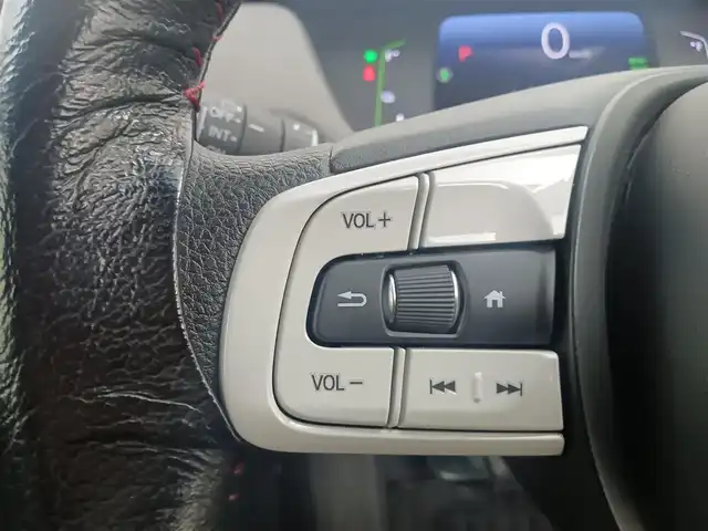 ホンダ フィット e:HEVクロスター 愛知県 2020(令2)年 3.6万km プラチナホワイトパール ホンダセンシング/・衝突軽減ブレーキシステム/・路外逸脱抑制機能/・アダプティブクルーズコントロール/・車線維持支援システム/・オートハイビーム/純正9インチナビ/USBポート/バックカメラ/前後ドライブレコーダー/ビルトインETC/ステアリングリモコン/純正LEDヘッドライト/純正16インチアルミホイール/電子パーキング/ブレーキホールド/スペアキー