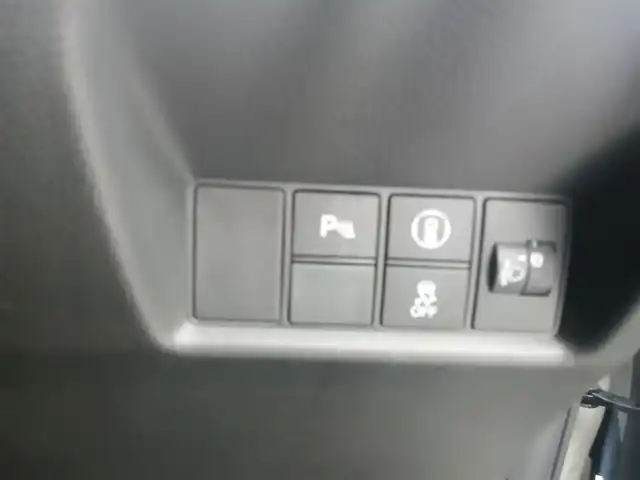 ホンダ フィット e:HEVクロスター 愛知県 2020(令2)年 3.6万km プラチナホワイトパール ホンダセンシング/・衝突軽減ブレーキシステム/・路外逸脱抑制機能/・アダプティブクルーズコントロール/・車線維持支援システム/・オートハイビーム/純正9インチナビ/USBポート/バックカメラ/前後ドライブレコーダー/ビルトインETC/ステアリングリモコン/純正LEDヘッドライト/純正16インチアルミホイール/電子パーキング/ブレーキホールド/スペアキー