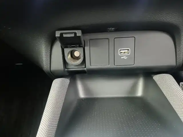 ホンダ フィット e:HEVクロスター 愛知県 2020(令2)年 3.6万km プラチナホワイトパール ホンダセンシング/・衝突軽減ブレーキシステム/・路外逸脱抑制機能/・アダプティブクルーズコントロール/・車線維持支援システム/・オートハイビーム/純正9インチナビ/USBポート/バックカメラ/前後ドライブレコーダー/ビルトインETC/ステアリングリモコン/純正LEDヘッドライト/純正16インチアルミホイール/電子パーキング/ブレーキホールド/スペアキー