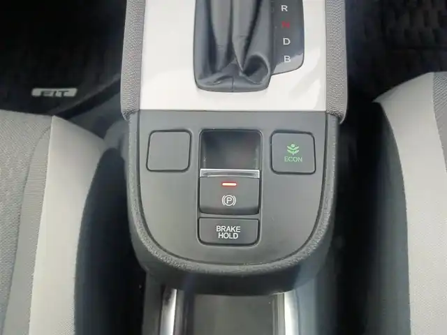 ホンダ フィット e:HEVクロスター 愛知県 2020(令2)年 3.6万km プラチナホワイトパール ホンダセンシング/・衝突軽減ブレーキシステム/・路外逸脱抑制機能/・アダプティブクルーズコントロール/・車線維持支援システム/・オートハイビーム/純正9インチナビ/USBポート/バックカメラ/前後ドライブレコーダー/ビルトインETC/ステアリングリモコン/純正LEDヘッドライト/純正16インチアルミホイール/電子パーキング/ブレーキホールド/スペアキー