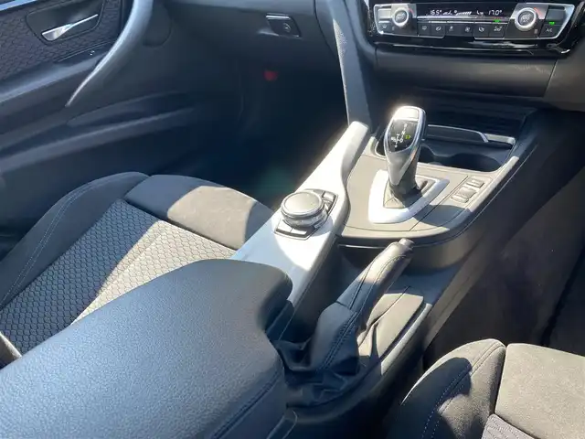 ＢＭＷ ３２０ｄ Mスポーツ 福岡県 2016(平28)年 2.7万km サファイアブラックP 後期/純正ナビ/CD/DVD/Bluetooth/USB/AUX/HUD/ハンズフリーパワーテールゲート/ACC/レーンキープ/ブラインドスポット/Bカメラ/パワーシート/LEDヘッドライト/コーナーセンサー/純正18インチアルミホイール/スマートキー