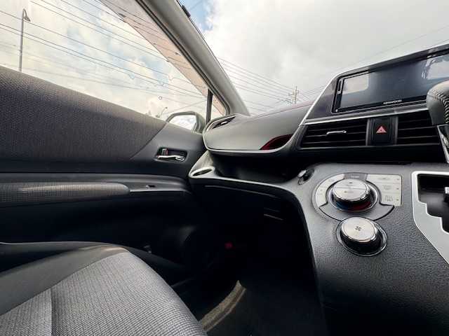 トヨタ シエンタ G セーフティエディション 静岡県 2020(令2)年 7.7万km ホワイトパールクリスタルシャイン ●社外ナビ/(フルセグ/CD/DVD/Bluetooth/iPod)/(ケンウッド/MDV-D707BTW)/●バックカメラ/●衝突被害軽減システム/●レーンキープアシスト/●LEDライト/●オートマチックハイビーム/●革巻きステアリング/●ステアリングスイッチ/●ETC/●前後ドライブレコーダー/●社外フロアマット/●両側パワースライド/●電動格納ウィンカーミラー/●レベライザー/●スマートキー/●プッシュスタート/●ダブルSRS＋ABS