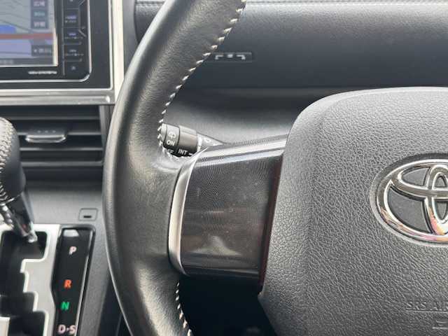 トヨタ シエンタ G セーフティエディション 静岡県 2020(令2)年 7.7万km ホワイトパールクリスタルシャイン ●社外ナビ/(フルセグ/CD/DVD/Bluetooth/iPod)/(ケンウッド/MDV-D707BTW)/●バックカメラ/●衝突被害軽減システム/●レーンキープアシスト/●LEDライト/●オートマチックハイビーム/●革巻きステアリング/●ステアリングスイッチ/●ETC/●前後ドライブレコーダー/●社外フロアマット/●両側パワースライド/●電動格納ウィンカーミラー/●レベライザー/●スマートキー/●プッシュスタート/●ダブルSRS＋ABS