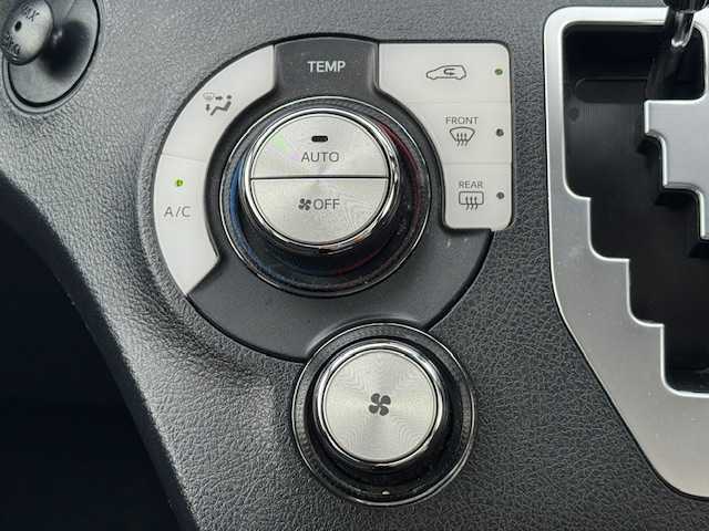トヨタ シエンタ G セーフティエディション 静岡県 2020(令2)年 7.7万km ホワイトパールクリスタルシャイン ●社外ナビ/(フルセグ/CD/DVD/Bluetooth/iPod)/(ケンウッド/MDV-D707BTW)/●バックカメラ/●衝突被害軽減システム/●レーンキープアシスト/●LEDライト/●オートマチックハイビーム/●革巻きステアリング/●ステアリングスイッチ/●ETC/●前後ドライブレコーダー/●社外フロアマット/●両側パワースライド/●電動格納ウィンカーミラー/●レベライザー/●スマートキー/●プッシュスタート/●ダブルSRS＋ABS