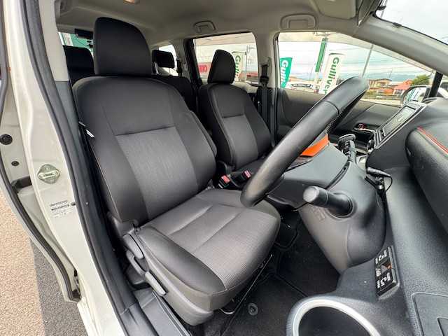 トヨタ シエンタ G セーフティエディション 静岡県 2020(令2)年 7.7万km ホワイトパールクリスタルシャイン ●社外ナビ/(フルセグ/CD/DVD/Bluetooth/iPod)/(ケンウッド/MDV-D707BTW)/●バックカメラ/●衝突被害軽減システム/●レーンキープアシスト/●LEDライト/●オートマチックハイビーム/●革巻きステアリング/●ステアリングスイッチ/●ETC/●前後ドライブレコーダー/●社外フロアマット/●両側パワースライド/●電動格納ウィンカーミラー/●レベライザー/●スマートキー/●プッシュスタート/●ダブルSRS＋ABS
