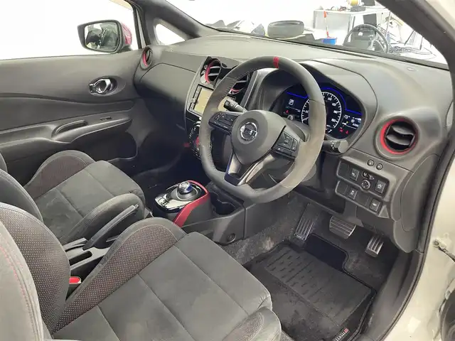 日産 ノート e－パワー ニスモ 滋賀県 2019(平31)年 6.1万km ブリリアントホワイトパール 純正7インチナビ/【Bluetooth/CD/DVD/フルセグTV/AUX/SD】/全方位カメラ/追従クルーズコントロール/レーンキープアシスト/衝突軽減ブレーキ/ETC/前方ドライブレコーダー/デジタルインナーミラー/純正フロアマット/ドアバイザー/プッシュスタート/スマートキー/ステアリングリモコン