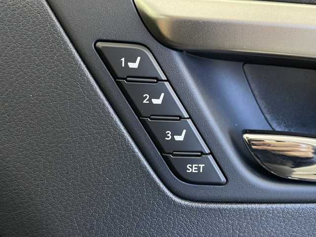 レクサス ＲＸ 200t バージョンL 栃木県 2017(平29)年 3.6万km ソニッククォーツ 純正ナビ/　　CD/DVD/BT/フルセグTV/バックカメラ/パワーバックドア/レーダークルーズコントロール/LEDオートライト/レザーシート/パワーシート/シートヒーター/エアシート/純正20インチAW/ヘッドアップディスプレイ/ブラインドスポットモニター/ステリングヒーター/ステアリングスイッチ/プッシュスタート/ETC2.0/禁煙車