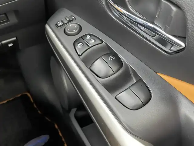 日産 キックス X ツートーンインテリアED 大分県 2021(令3)年 5万km プレミアムホライズンオレンジ/ピュアブラック 2トーン エマージェンシーブレーキ/プロパイロット/純正９型ＳＤナビ/（フルセグ/CD/DVD/Bluetooth）/アラウンドビューモニター/ドライブレコーダー/デジタルインナーミラー/ＥＴＣ/ハーフレザーシート/シートヒーター/ルーフレール/オートブレーキホールド/ステアリングスイッチ/純正フロアマット/オートライト/ＬＥＤヘッドライト/純正１７ＡＷ/保証書・取扱説明書