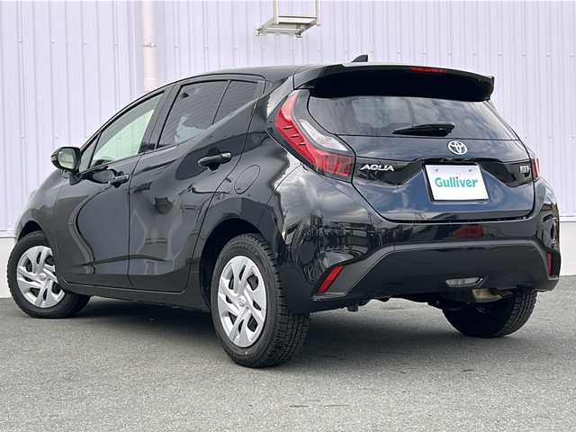 トヨタ アクア X 三重県 2023(令5)年 2.4万km ブラックマイカ 純正ナビ　/バックカメラ　/ビルトインＥＴＣ　/ＵＳＢ給電 /AC100V充電 /コーナーセンサー /レーダークルーズコントロール /レーンキープアシスト /LEDヘッドライト /オートライト /電動格納ミラー /禁煙車