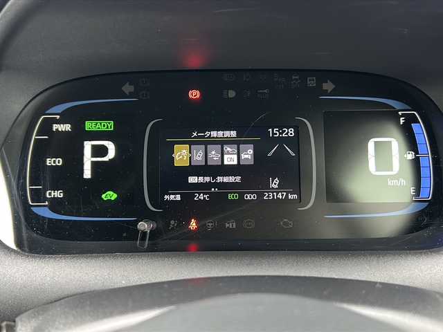 トヨタ アクア X 三重県 2023(令5)年 2.4万km ブラックマイカ 純正ナビ　/バックカメラ　/ビルトインＥＴＣ　/ＵＳＢ給電 /AC100V充電 /コーナーセンサー /レーダークルーズコントロール /レーンキープアシスト /LEDヘッドライト /オートライト /電動格納ミラー /禁煙車