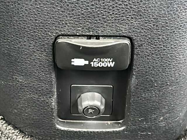 トヨタ アクア X 三重県 2023(令5)年 2.4万km ブラックマイカ 純正ナビ　/バックカメラ　/ビルトインＥＴＣ　/ＵＳＢ給電 /AC100V充電 /コーナーセンサー /レーダークルーズコントロール /レーンキープアシスト /LEDヘッドライト /オートライト /電動格納ミラー /禁煙車