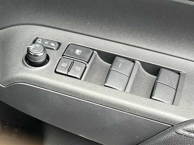 トヨタ アクア X 三重県 2023(令5)年 2.4万km ブラックマイカ 純正ナビ　/バックカメラ　/ビルトインＥＴＣ　/ＵＳＢ給電 /AC100V充電 /コーナーセンサー /レーダークルーズコントロール /レーンキープアシスト /LEDヘッドライト /オートライト /電動格納ミラー /禁煙車