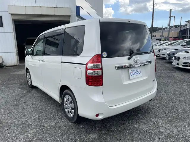 トヨタ ノア X Gエディション 神奈川県 2013(平25)年 12.2万km ホワイトパールクリスタルシャイン (株)IDOMが運営する【じしゃロン秦野店】の自社ローン専用車両になりますこちらは現金またはオートローンご利用時の価格です。自社ローンご希望の方は別途その旨お申付け下さい/純正ナビ　/Bluetooth接続/バックカメラ/ビルドインETC/シートヒーター/両側パワースライド