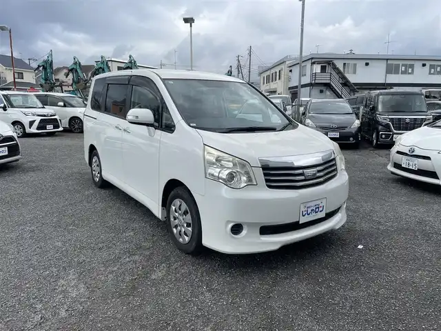 トヨタ ノア X Gエディション 神奈川県 2013(平25)年 12.2万km ホワイトパールクリスタルシャイン (株)IDOMが運営する【じしゃロン秦野店】の自社ローン専用車両になりますこちらは現金またはオートローンご利用時の価格です。自社ローンご希望の方は別途その旨お申付け下さい/純正ナビ　/Bluetooth接続/バックカメラ/ビルドインETC/シートヒーター/両側パワースライド