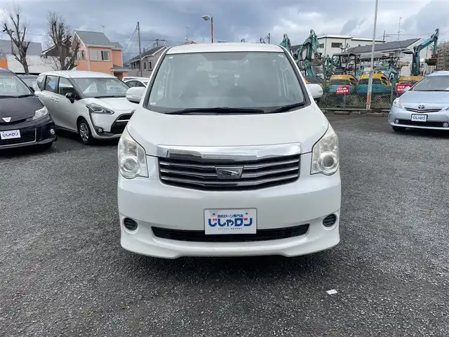 トヨタ ノア X Gエディション 神奈川県 2013(平25)年 12.2万km ホワイトパールクリスタルシャイン (株)IDOMが運営する【じしゃロン秦野店】の自社ローン専用車両になりますこちらは現金またはオートローンご利用時の価格です。自社ローンご希望の方は別途その旨お申付け下さい/純正ナビ　/Bluetooth接続/バックカメラ/ビルドインETC/シートヒーター/両側パワースライド