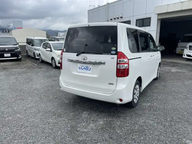 トヨタ ノア X Gエディション 神奈川県 2013(平25)年 12.2万km ホワイトパールクリスタルシャイン (株)IDOMが運営する【じしゃロン秦野店】の自社ローン専用車両になりますこちらは現金またはオートローンご利用時の価格です。自社ローンご希望の方は別途その旨お申付け下さい/純正ナビ　/Bluetooth接続/バックカメラ/ビルドインETC/シートヒーター/両側パワースライド