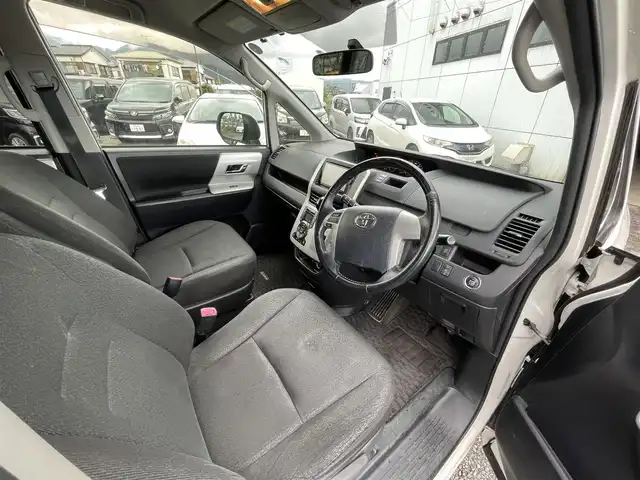 トヨタ ノア X Gエディション 神奈川県 2013(平25)年 12.2万km ホワイトパールクリスタルシャイン (株)IDOMが運営する【じしゃロン秦野店】の自社ローン専用車両になりますこちらは現金またはオートローンご利用時の価格です。自社ローンご希望の方は別途その旨お申付け下さい/純正ナビ　/Bluetooth接続/バックカメラ/ビルドインETC/シートヒーター/両側パワースライド