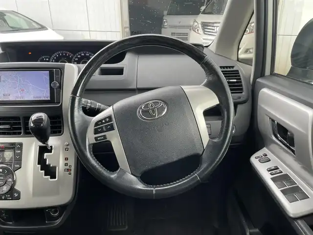 トヨタ ノア X Gエディション 神奈川県 2013(平25)年 12.2万km ホワイトパールクリスタルシャイン (株)IDOMが運営する【じしゃロン秦野店】の自社ローン専用車両になりますこちらは現金またはオートローンご利用時の価格です。自社ローンご希望の方は別途その旨お申付け下さい/純正ナビ　/Bluetooth接続/バックカメラ/ビルドインETC/シートヒーター/両側パワースライド