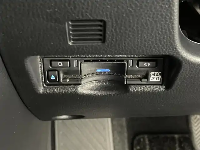 トヨタ ヴォクシー ハイブリッド S－Z 愛知県 2023(令5)年 1.4万km ホワイトパールクリスタルシャイン 純正１０．５インチディスプレイオーディオ/トヨタセーフティセンス/快適利便パッケージHigh/アドバンストドライブ/両側パワースライドドア/ブラインドスポットモニター/パワーバックドア/シートヒーター/ハーフレザーシート/AC100V電源/純正アルミホイール/ETC2.0/前後ドライブレコーダー/レーダークルーズコントロール/ステアリングヒーター/電動パーキング/純正フロアマット/バックカメラ/フルセグTV/DVD/Miracast/LEDオートライト/フォグランプ/衝突被害軽減ブレーキ/コーナーセンサー/禁煙車/nanoeX