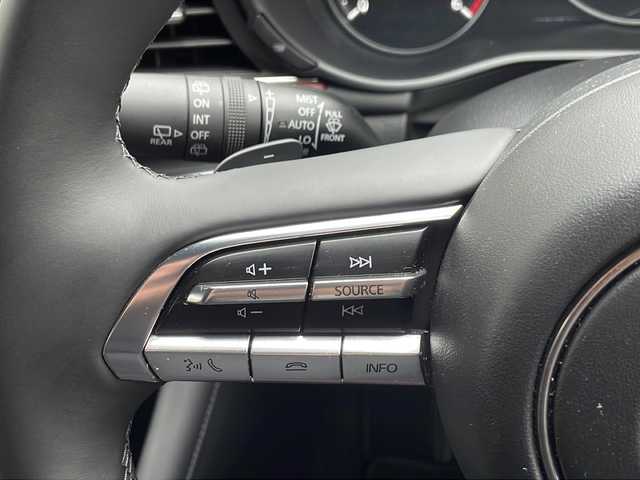 マツダ マツダ３ファストバック XD バーガンディセレクション 愛知県 2021(令3)年 1.6万km マシーングレープレミアムM ワンオーナー/BOSEサウンドシステム/レザーシート(赤革)/純正ナビ/フルセグTV・CD・DVD・SD・Bluetooth/３６０°セーフティパッケージ/３６０°ビュー・モニター＋ドライバー・モニタリング/運転席パワーシート/運転席シートメモリー機能付きパワーシート/ステアリングヒーター/前席シートヒーター/ヘッドアップディスプレイ/レーダークルーズコントロール/クリアランスソナー/ブラインドスポットモニター/オートブレーキホールド/パドルシフト/ビルトインＥＴＣ/アイドリングストップ/ステアリングスイッチ/オートライト/LEDヘッドライト/横滑り防止機能/純正フロアマット/ISOFIX/スマートキー/スペアスマートキー/保証書/ディーラー点検整備記録簿R4 R5 R6/取扱説明書