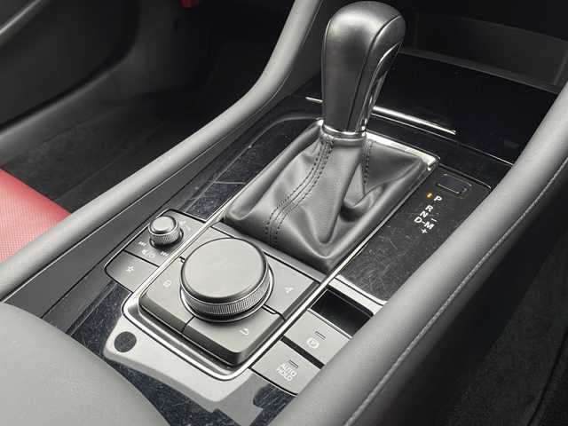 マツダ マツダ３ファストバック XD バーガンディセレクション 愛知県 2021(令3)年 1.6万km マシーングレープレミアムM ワンオーナー/BOSEサウンドシステム/レザーシート(赤革)/純正ナビ/フルセグTV・CD・DVD・SD・Bluetooth/３６０°セーフティパッケージ/３６０°ビュー・モニター＋ドライバー・モニタリング/運転席パワーシート/運転席シートメモリー機能付きパワーシート/ステアリングヒーター/前席シートヒーター/ヘッドアップディスプレイ/レーダークルーズコントロール/クリアランスソナー/ブラインドスポットモニター/オートブレーキホールド/パドルシフト/ビルトインＥＴＣ/アイドリングストップ/ステアリングスイッチ/オートライト/LEDヘッドライト/横滑り防止機能/純正フロアマット/ISOFIX/スマートキー/スペアスマートキー/保証書/ディーラー点検整備記録簿R4 R5 R6/取扱説明書