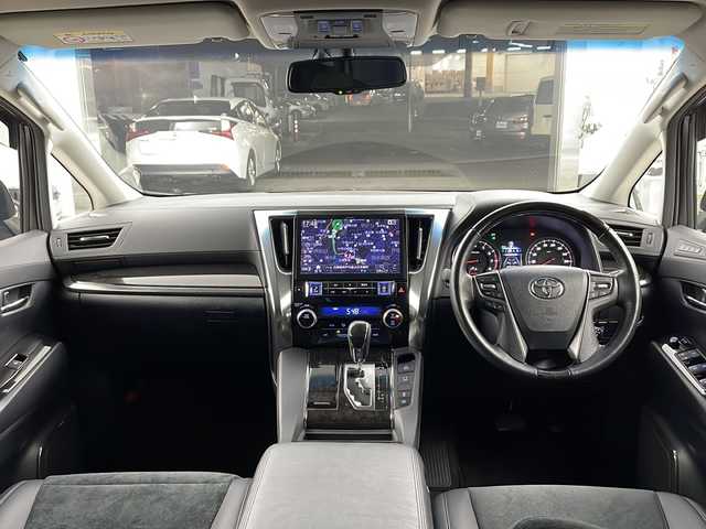 トヨタ アルファード S Cパッケージ 兵庫県 2017(平29)年 3.4万km ブラック ・アルパイン11インチナビ/Bluetooth/CD/DVD/SD/USB/テレビ/・バックカメラ/・アルパイン12.8インチリアフリップダウンモニター/・クルーズコントロール/・ドライブスタートコントロール/・純正ウッドコンビステアリング/・エグゼクティブシート/・クリアランスソナー/・イモビライザーシステム/・電子パーキングブレーキ/・オートホールド/・MTモード付AT/・ステアリングスイッチ/・ステアリングヒーター/・両側パワースライドドア/・パワーバックドア/・ハーフレザーシート/・全席パワーシート（運転席メモリー付き）/・オットマン/・社外フロアマット/・nanoe/・LEDヘッドライト/・純正規格外18インチアルミホイールタイヤ/・モデリスタエアロ/・モデリスタフロントグリル/・ビルトインETC/・プッシュスタートボタン/・スマートキー