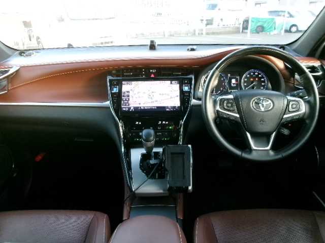 トヨタ ハリアー プレミアム メタル&レザーP 岡山県 2018(平30)年 5.5万km ブラック ワンオーナー/アルパイン10インチメモリーナビ/フルセグ・DVD・Bluetooth/バックカメラ/スマートキー/カードキー/三眼LEDヘッドライト/パワーバックドア/ブラウンレザーシート/D・N席シートヒーター/D・N席パワーシート/シーケンシャルターンランプ/ツィーター/ドライブレコーダー/トヨタセーフティセンス/・PCS/・LDA/・AHB/・レーダークルーズコントロール