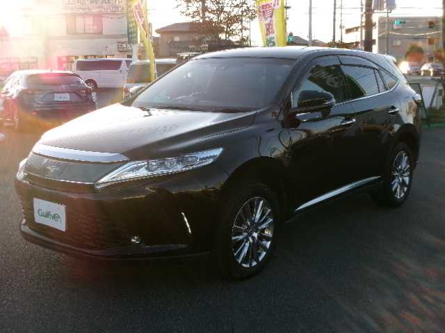 トヨタ ハリアー プレミアム メタル&レザーP 岡山県 2018(平30)年 5.5万km ブラック ワンオーナー/アルパイン10インチメモリーナビ/フルセグ・DVD・Bluetooth/バックカメラ/スマートキー/カードキー/三眼LEDヘッドライト/パワーバックドア/ブラウンレザーシート/D・N席シートヒーター/D・N席パワーシート/シーケンシャルターンランプ/ツィーター/ドライブレコーダー/トヨタセーフティセンス/・PCS/・LDA/・AHB/・レーダークルーズコントロール