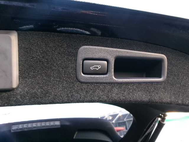 トヨタ ハリアー プレミアム メタル&レザーP 岡山県 2018(平30)年 5.5万km ブラック ワンオーナー/アルパイン10インチメモリーナビ/フルセグ・DVD・Bluetooth/バックカメラ/スマートキー/カードキー/三眼LEDヘッドライト/パワーバックドア/ブラウンレザーシート/D・N席シートヒーター/D・N席パワーシート/シーケンシャルターンランプ/ツィーター/ドライブレコーダー/トヨタセーフティセンス/・PCS/・LDA/・AHB/・レーダークルーズコントロール