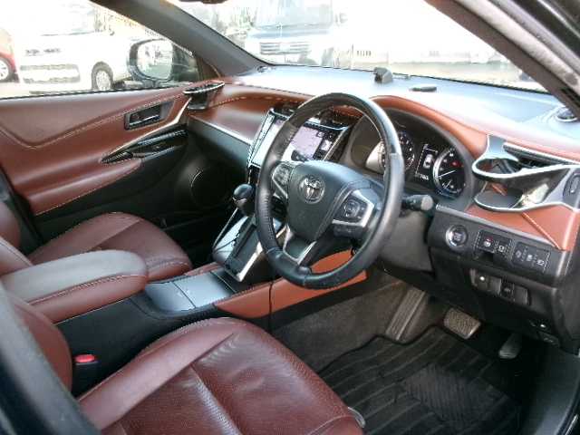 トヨタ ハリアー プレミアム メタル&レザーP 岡山県 2018(平30)年 5.5万km ブラック ワンオーナー/アルパイン10インチメモリーナビ/フルセグ・DVD・Bluetooth/バックカメラ/スマートキー/カードキー/三眼LEDヘッドライト/パワーバックドア/ブラウンレザーシート/D・N席シートヒーター/D・N席パワーシート/シーケンシャルターンランプ/ツィーター/ドライブレコーダー/トヨタセーフティセンス/・PCS/・LDA/・AHB/・レーダークルーズコントロール