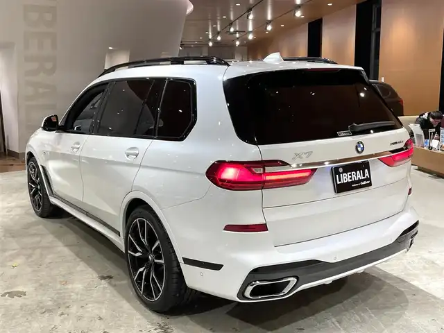 ＢＭＷ Ｘ７ xDrive40d Mスポーツ 道央・札幌 2022(令4)年 2.6万km ミネラルホワイト メタリックペイント/セレクトパッケージ/　・スカイラウンジパノラマガラスサンルーフ/　・サンプロテクションガラス/　・リアシートエンターテイメントプロフェッショナル/2列目コンフォートシート/BMW Individualフルレザーメリノ/ウェルネスパッケージ/　・アンビエントエアパッケージ/　・保冷保温機能付カップホルダー/　・ヒートコンフォートパッケージ/　・5ゾーンオートマチックエアコンディショナー/OP22インチアロイホイール/ヘッドアップディスプレイ/ソフトクローズドア/harman/kardonサラウンド/BMWレーザーライト/ワイヤレスチャージング