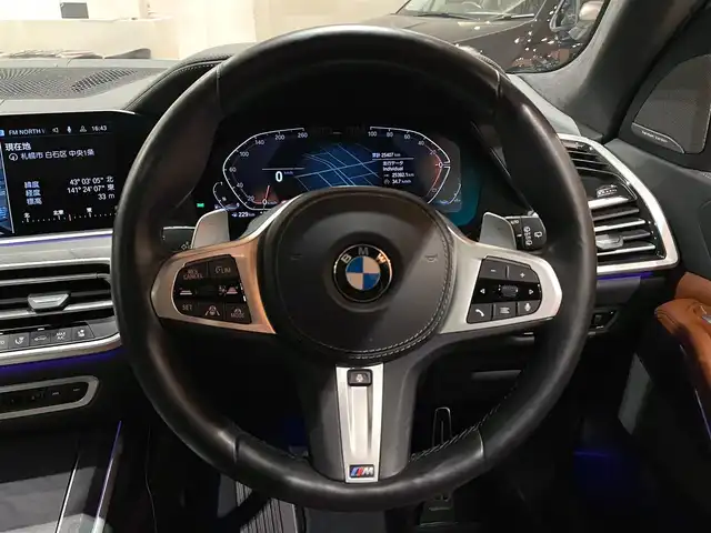 ＢＭＷ Ｘ７ xDrive40d Mスポーツ 道央・札幌 2022(令4)年 2.6万km ミネラルホワイト メタリックペイント/セレクトパッケージ/　・スカイラウンジパノラマガラスサンルーフ/　・サンプロテクションガラス/　・リアシートエンターテイメントプロフェッショナル/2列目コンフォートシート/BMW Individualフルレザーメリノ/ウェルネスパッケージ/　・アンビエントエアパッケージ/　・保冷保温機能付カップホルダー/　・ヒートコンフォートパッケージ/　・5ゾーンオートマチックエアコンディショナー/OP22インチアロイホイール/ヘッドアップディスプレイ/ソフトクローズドア/harman/kardonサラウンド/BMWレーザーライト/ワイヤレスチャージング