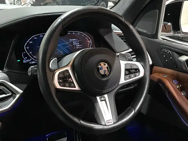 ＢＭＷ Ｘ７ xDrive40d Mスポーツ 道央・札幌 2022(令4)年 2.6万km ミネラルホワイト メタリックペイント/セレクトパッケージ/　・スカイラウンジパノラマガラスサンルーフ/　・サンプロテクションガラス/　・リアシートエンターテイメントプロフェッショナル/2列目コンフォートシート/BMW Individualフルレザーメリノ/ウェルネスパッケージ/　・アンビエントエアパッケージ/　・保冷保温機能付カップホルダー/　・ヒートコンフォートパッケージ/　・5ゾーンオートマチックエアコンディショナー/OP22インチアロイホイール/ヘッドアップディスプレイ/ソフトクローズドア/harman/kardonサラウンド/BMWレーザーライト/ワイヤレスチャージング