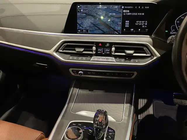 ＢＭＷ Ｘ７ xDrive40d Mスポーツ 道央・札幌 2022(令4)年 2.6万km ミネラルホワイト メタリックペイント/セレクトパッケージ/　・スカイラウンジパノラマガラスサンルーフ/　・サンプロテクションガラス/　・リアシートエンターテイメントプロフェッショナル/2列目コンフォートシート/BMW Individualフルレザーメリノ/ウェルネスパッケージ/　・アンビエントエアパッケージ/　・保冷保温機能付カップホルダー/　・ヒートコンフォートパッケージ/　・5ゾーンオートマチックエアコンディショナー/OP22インチアロイホイール/ヘッドアップディスプレイ/ソフトクローズドア/harman/kardonサラウンド/BMWレーザーライト/ワイヤレスチャージング