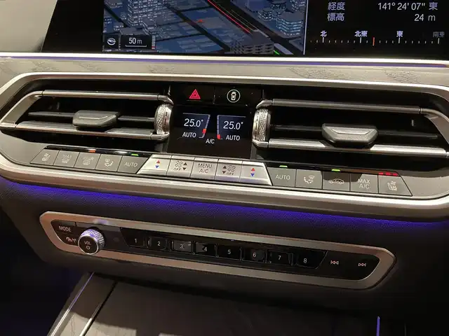 ＢＭＷ Ｘ７ xDrive40d Mスポーツ 道央・札幌 2022(令4)年 2.6万km ミネラルホワイト メタリックペイント/セレクトパッケージ/　・スカイラウンジパノラマガラスサンルーフ/　・サンプロテクションガラス/　・リアシートエンターテイメントプロフェッショナル/2列目コンフォートシート/BMW Individualフルレザーメリノ/ウェルネスパッケージ/　・アンビエントエアパッケージ/　・保冷保温機能付カップホルダー/　・ヒートコンフォートパッケージ/　・5ゾーンオートマチックエアコンディショナー/OP22インチアロイホイール/ヘッドアップディスプレイ/ソフトクローズドア/harman/kardonサラウンド/BMWレーザーライト/ワイヤレスチャージング