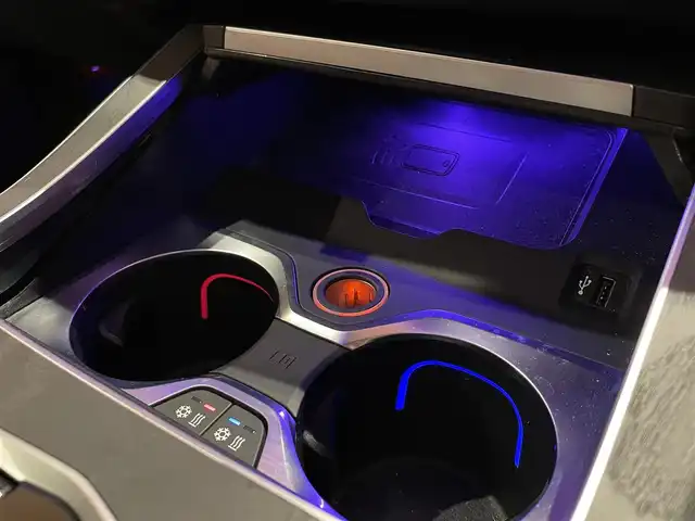 ＢＭＷ Ｘ７ xDrive40d Mスポーツ 道央・札幌 2022(令4)年 2.6万km ミネラルホワイト メタリックペイント/セレクトパッケージ/　・スカイラウンジパノラマガラスサンルーフ/　・サンプロテクションガラス/　・リアシートエンターテイメントプロフェッショナル/2列目コンフォートシート/BMW Individualフルレザーメリノ/ウェルネスパッケージ/　・アンビエントエアパッケージ/　・保冷保温機能付カップホルダー/　・ヒートコンフォートパッケージ/　・5ゾーンオートマチックエアコンディショナー/OP22インチアロイホイール/ヘッドアップディスプレイ/ソフトクローズドア/harman/kardonサラウンド/BMWレーザーライト/ワイヤレスチャージング