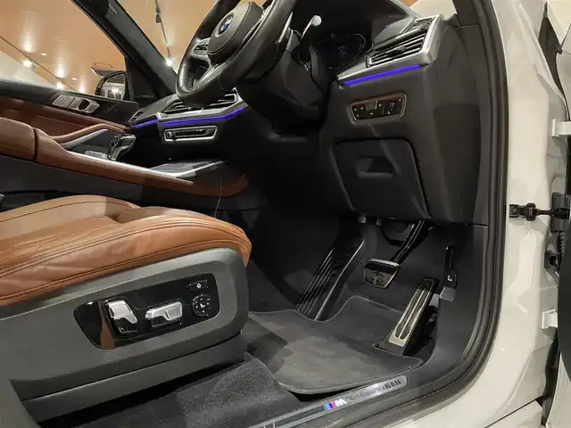 ＢＭＷ Ｘ７ xDrive40d Mスポーツ 道央・札幌 2022(令4)年 2.6万km ミネラルホワイト メタリックペイント/セレクトパッケージ/　・スカイラウンジパノラマガラスサンルーフ/　・サンプロテクションガラス/　・リアシートエンターテイメントプロフェッショナル/2列目コンフォートシート/BMW Individualフルレザーメリノ/ウェルネスパッケージ/　・アンビエントエアパッケージ/　・保冷保温機能付カップホルダー/　・ヒートコンフォートパッケージ/　・5ゾーンオートマチックエアコンディショナー/OP22インチアロイホイール/ヘッドアップディスプレイ/ソフトクローズドア/harman/kardonサラウンド/BMWレーザーライト/ワイヤレスチャージング
