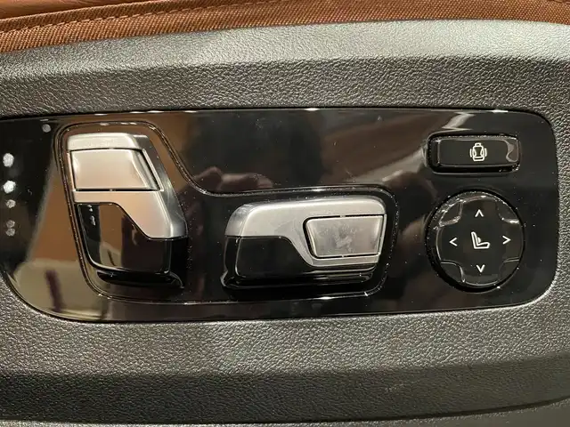 ＢＭＷ Ｘ７ xDrive40d Mスポーツ 道央・札幌 2022(令4)年 2.6万km ミネラルホワイト メタリックペイント/セレクトパッケージ/　・スカイラウンジパノラマガラスサンルーフ/　・サンプロテクションガラス/　・リアシートエンターテイメントプロフェッショナル/2列目コンフォートシート/BMW Individualフルレザーメリノ/ウェルネスパッケージ/　・アンビエントエアパッケージ/　・保冷保温機能付カップホルダー/　・ヒートコンフォートパッケージ/　・5ゾーンオートマチックエアコンディショナー/OP22インチアロイホイール/ヘッドアップディスプレイ/ソフトクローズドア/harman/kardonサラウンド/BMWレーザーライト/ワイヤレスチャージング