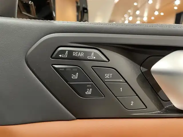 ＢＭＷ Ｘ７ xDrive40d Mスポーツ 道央・札幌 2022(令4)年 2.6万km ミネラルホワイト メタリックペイント/セレクトパッケージ/　・スカイラウンジパノラマガラスサンルーフ/　・サンプロテクションガラス/　・リアシートエンターテイメントプロフェッショナル/2列目コンフォートシート/BMW Individualフルレザーメリノ/ウェルネスパッケージ/　・アンビエントエアパッケージ/　・保冷保温機能付カップホルダー/　・ヒートコンフォートパッケージ/　・5ゾーンオートマチックエアコンディショナー/OP22インチアロイホイール/ヘッドアップディスプレイ/ソフトクローズドア/harman/kardonサラウンド/BMWレーザーライト/ワイヤレスチャージング