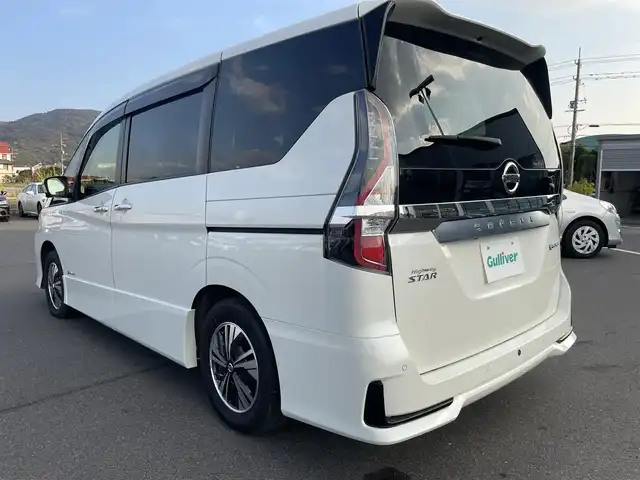 日産 セレナ e－パワー ハイウェイスター V 岡山県 2021(令3)年 6.6万km ブリリアントホワイトパール 登録時走行距離km/純正10インチナビ/フルセグTV(AM/FM/CD/DVD/Bluetooth)/両側パワースライドドア/アラウンドビューモニター/ビルトインETC/インテリジェントルームミラー/ブラインドスポットモニター/プロパイロット/・インテリジェントクルーズコントロール/・車線逸脱防止支援システム/クリアランスソナー/衝突軽減ブレーキ/横滑り防止装置/オートマチックハイビーム/アイドリングストップ/電子パーキングブレーキ/オートブレーキホールド/15インチ純正AW/純正フロアマット