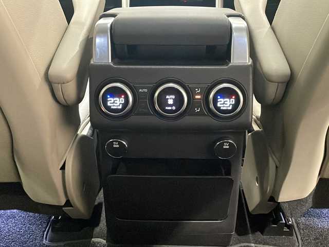 ランドローバー ランドローバー ディスカバリー HSE 新潟県 2018(平30)年 4.5万km エイントリー・グリーン オプション装備/デザイナーズチョイス2/-In Control プロテクト/-自動緊急ブレーキ/-ドライブプロパック/-電動調整可倒式自動防眩ドアミラー/-デジタルTVチューナー/-5+2シート/-シートヒーターフロント/-ヒーテッドフロントスクリーン/-アダプティブLEDオートヘッドランプ/-リモートインテリジェントシートフォールドパック/-360度パーキングエイド/4ゾーンエアコンディショナー/MERIDIANサラウンドサウンドシステム/20インチアロイホイール（グロスブラックフィニッシュ）/ステアリングホイールヒーター/シートヒーターリア/スライディングパノラミックルーフ/主要装備/純正ナビ/パワーテールゲート/グレインレザーシート/パワーシート（運転席12ウェイ、助手席10ウェイ）/純正フロアマット