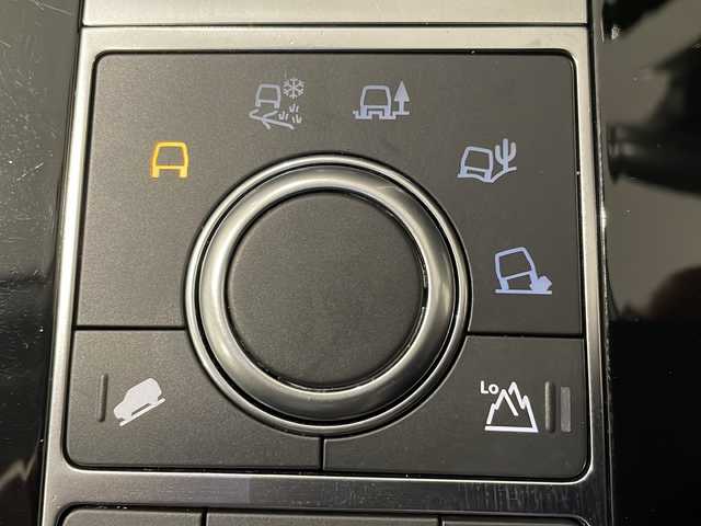 ランドローバー ランドローバー ディスカバリー HSE 新潟県 2018(平30)年 4.5万km エイントリー・グリーン オプション装備/デザイナーズチョイス2/-In Control プロテクト/-自動緊急ブレーキ/-ドライブプロパック/-電動調整可倒式自動防眩ドアミラー/-デジタルTVチューナー/-5+2シート/-シートヒーターフロント/-ヒーテッドフロントスクリーン/-アダプティブLEDオートヘッドランプ/-リモートインテリジェントシートフォールドパック/-360度パーキングエイド/4ゾーンエアコンディショナー/MERIDIANサラウンドサウンドシステム/20インチアロイホイール（グロスブラックフィニッシュ）/ステアリングホイールヒーター/シートヒーターリア/スライディングパノラミックルーフ/主要装備/純正ナビ/パワーテールゲート/グレインレザーシート/パワーシート（運転席12ウェイ、助手席10ウェイ）/純正フロアマット