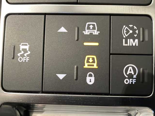 ランドローバー ランドローバー ディスカバリー HSE 新潟県 2018(平30)年 4.5万km エイントリー・グリーン オプション装備/デザイナーズチョイス2/-In Control プロテクト/-自動緊急ブレーキ/-ドライブプロパック/-電動調整可倒式自動防眩ドアミラー/-デジタルTVチューナー/-5+2シート/-シートヒーターフロント/-ヒーテッドフロントスクリーン/-アダプティブLEDオートヘッドランプ/-リモートインテリジェントシートフォールドパック/-360度パーキングエイド/4ゾーンエアコンディショナー/MERIDIANサラウンドサウンドシステム/20インチアロイホイール（グロスブラックフィニッシュ）/ステアリングホイールヒーター/シートヒーターリア/スライディングパノラミックルーフ/主要装備/純正ナビ/パワーテールゲート/グレインレザーシート/パワーシート（運転席12ウェイ、助手席10ウェイ）/純正フロアマット