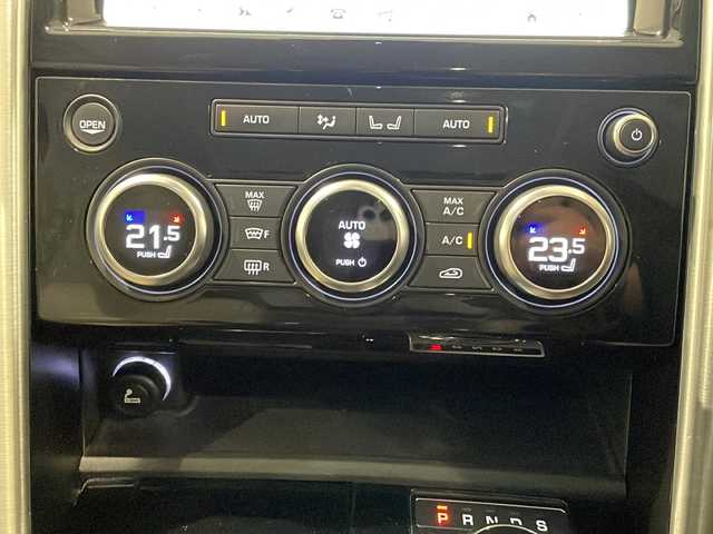 ランドローバー ランドローバー ディスカバリー HSE 新潟県 2018(平30)年 4.5万km エイントリー・グリーン オプション装備/デザイナーズチョイス2/-In Control プロテクト/-自動緊急ブレーキ/-ドライブプロパック/-電動調整可倒式自動防眩ドアミラー/-デジタルTVチューナー/-5+2シート/-シートヒーターフロント/-ヒーテッドフロントスクリーン/-アダプティブLEDオートヘッドランプ/-リモートインテリジェントシートフォールドパック/-360度パーキングエイド/4ゾーンエアコンディショナー/MERIDIANサラウンドサウンドシステム/20インチアロイホイール（グロスブラックフィニッシュ）/ステアリングホイールヒーター/シートヒーターリア/スライディングパノラミックルーフ/主要装備/純正ナビ/パワーテールゲート/グレインレザーシート/パワーシート（運転席12ウェイ、助手席10ウェイ）/純正フロアマット