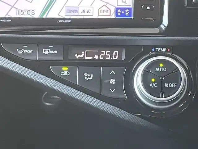 トヨタ アクア X－URBAN 宮城県 2015(平27)年 6.1万km シルバーM 社外ＳＤナビ/（ＦＭ／ＡＭ／ＣＤ）　/ワンセグテレビ　/前席シートヒーター　/横滑り防止装置　/フロントワイパーデアイサー　/バックカメラ　/リモコンキー　/ＥＴＣ　/ライトレベライザー　