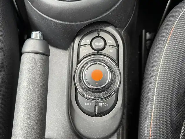 ＭＩＮＩ ミニ ヴィクトリア 道南・函館 2020(令2)年 1.7万km 青 純正ナビ/衝突軽減ブレーキ/バックカメラ/クルーズコントロール/フロント・リアフォグライト/オートライト/ＨＩＤヘッドライト/純正アルミホイール/アイドリングストップ